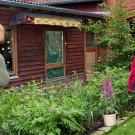 Moderner Wohnen: Nahid und Matze schauen auf die "Baumhummel-Reihensiedlung", Langenhagen, 30. Mai 2015
Hochgeladen am 30.05.2015 von Petra