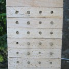 Wildbienenhotel mit abgewitterten Nestverschlüssen
Hochgeladen am 29.08.2015 von RalfH